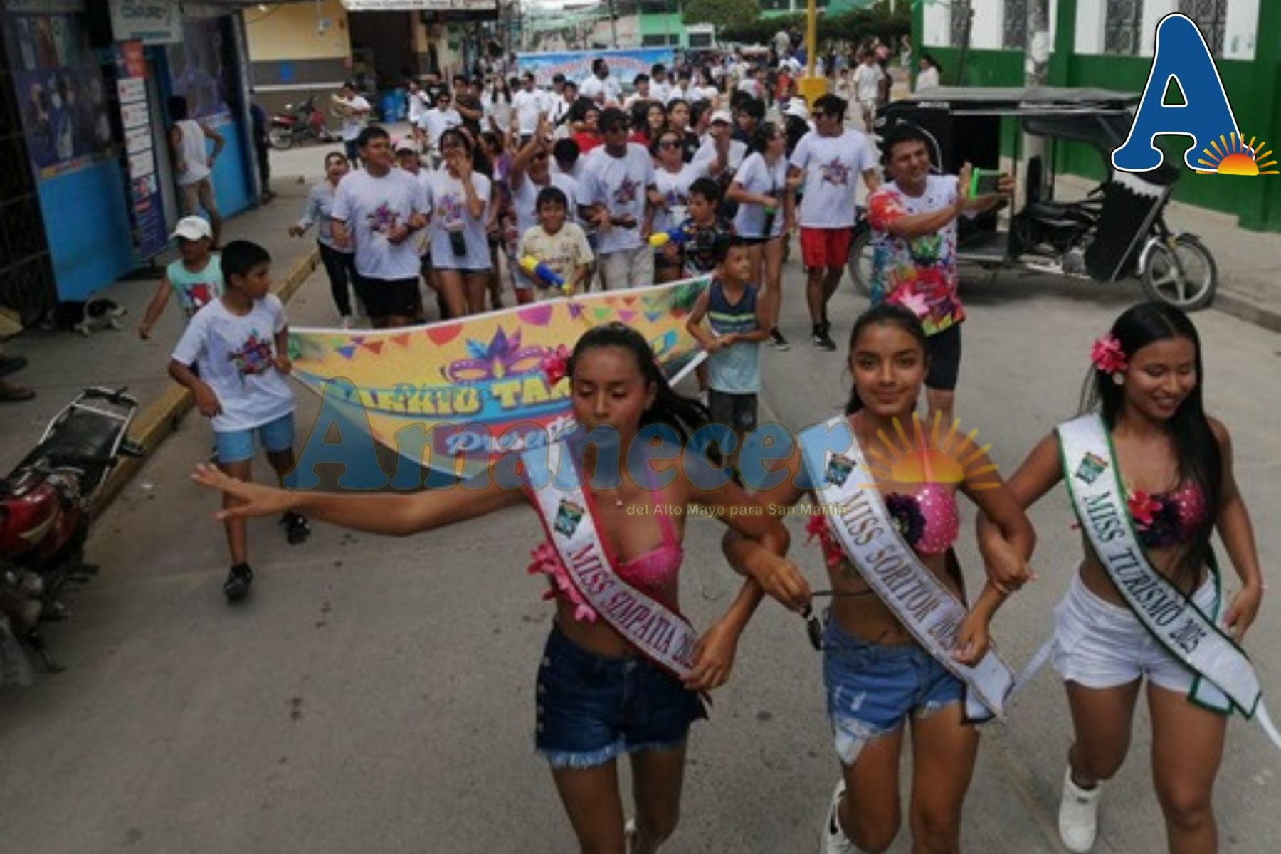 BARRIO COCOCHO SE VISTE DE FIESTA