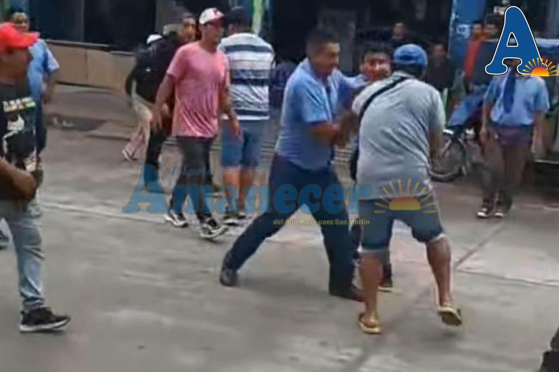 CHOFERES Y JALADORES SE TRENZARON A GOLPES