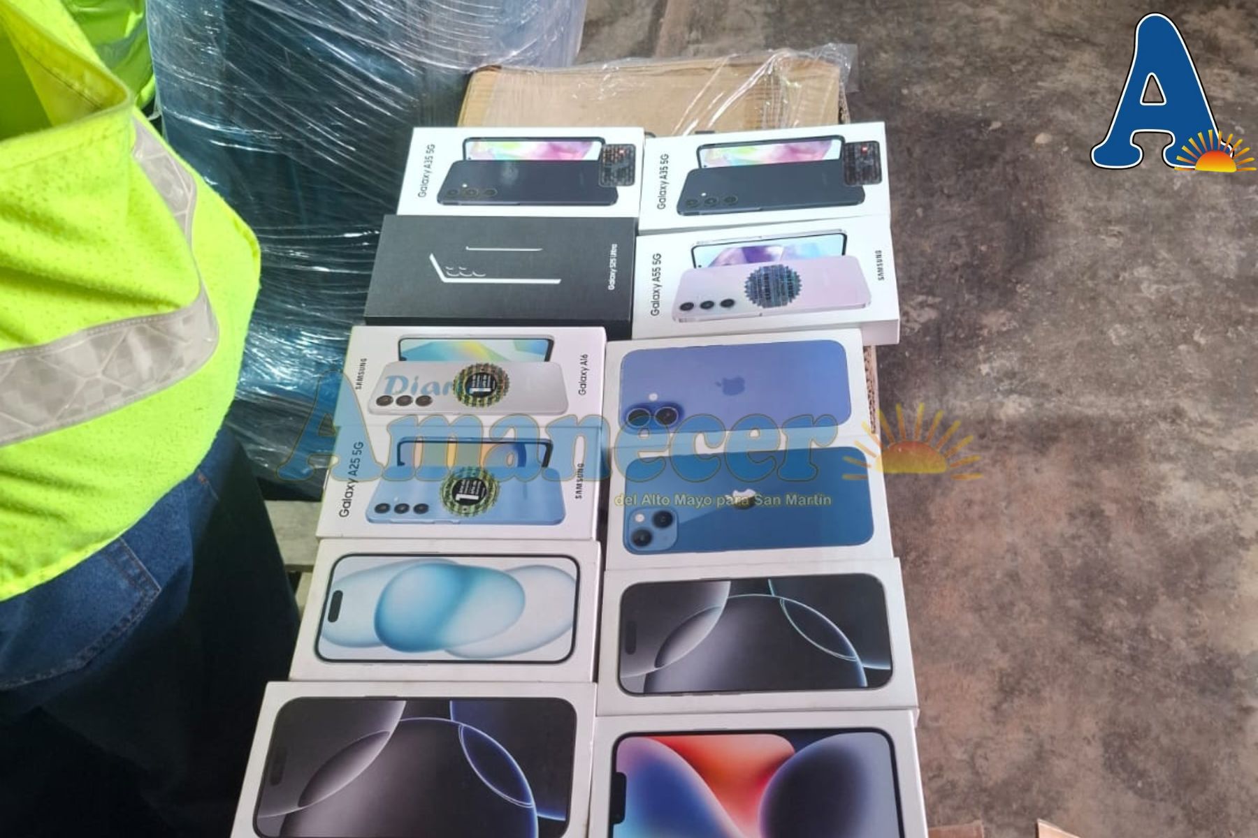 INCAUTAN CELULARES APPLE Y SAMSUNG, Valorizados en S/ 50 mil