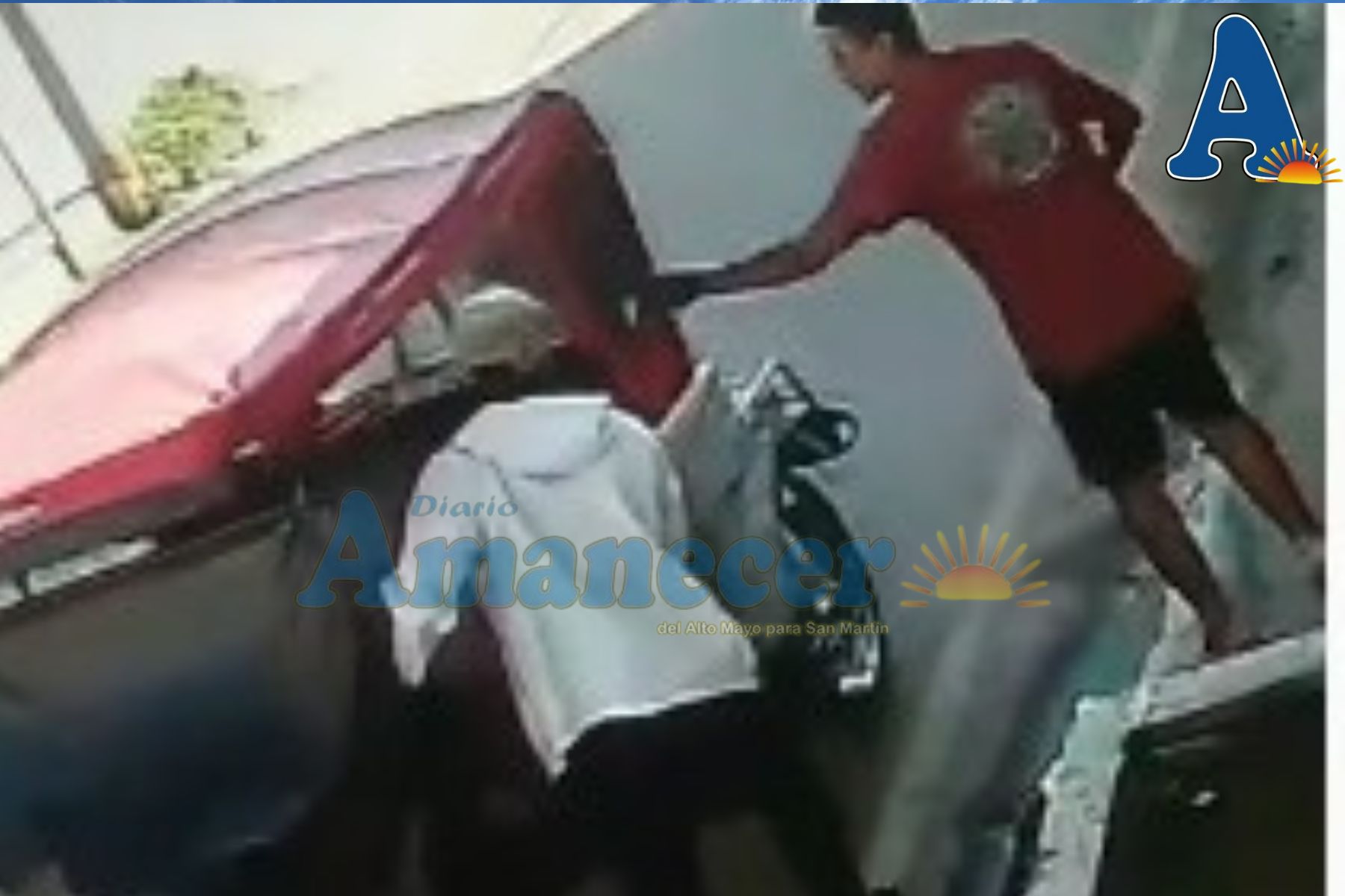 DELINCUENTES ROBAN MOTOCAR EN PLENO CENTRO DE LA CIUDAD