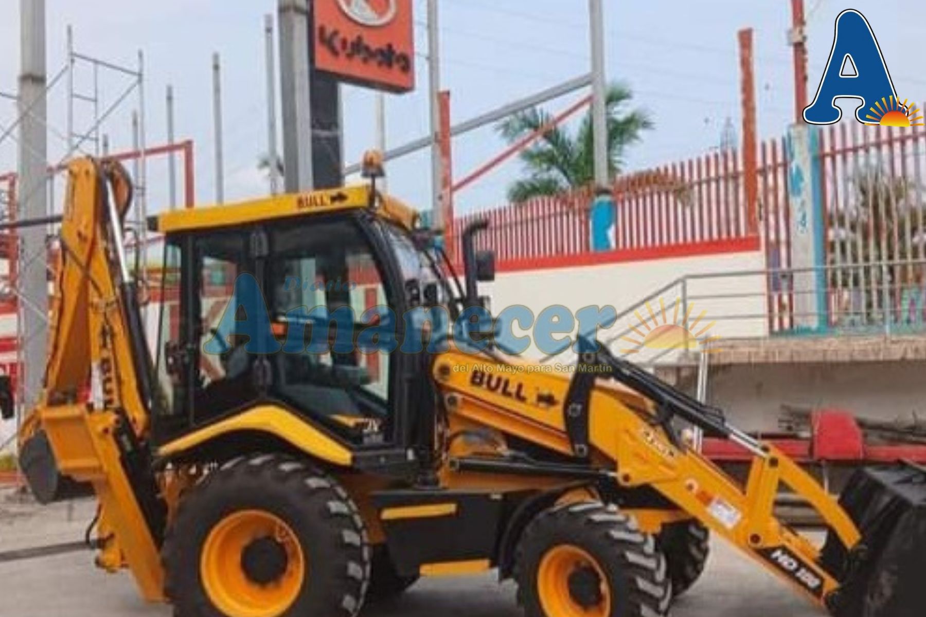 ROBAN RETROEXCAVADORA EN EL CASERÍO NUEVO SAN JUAN