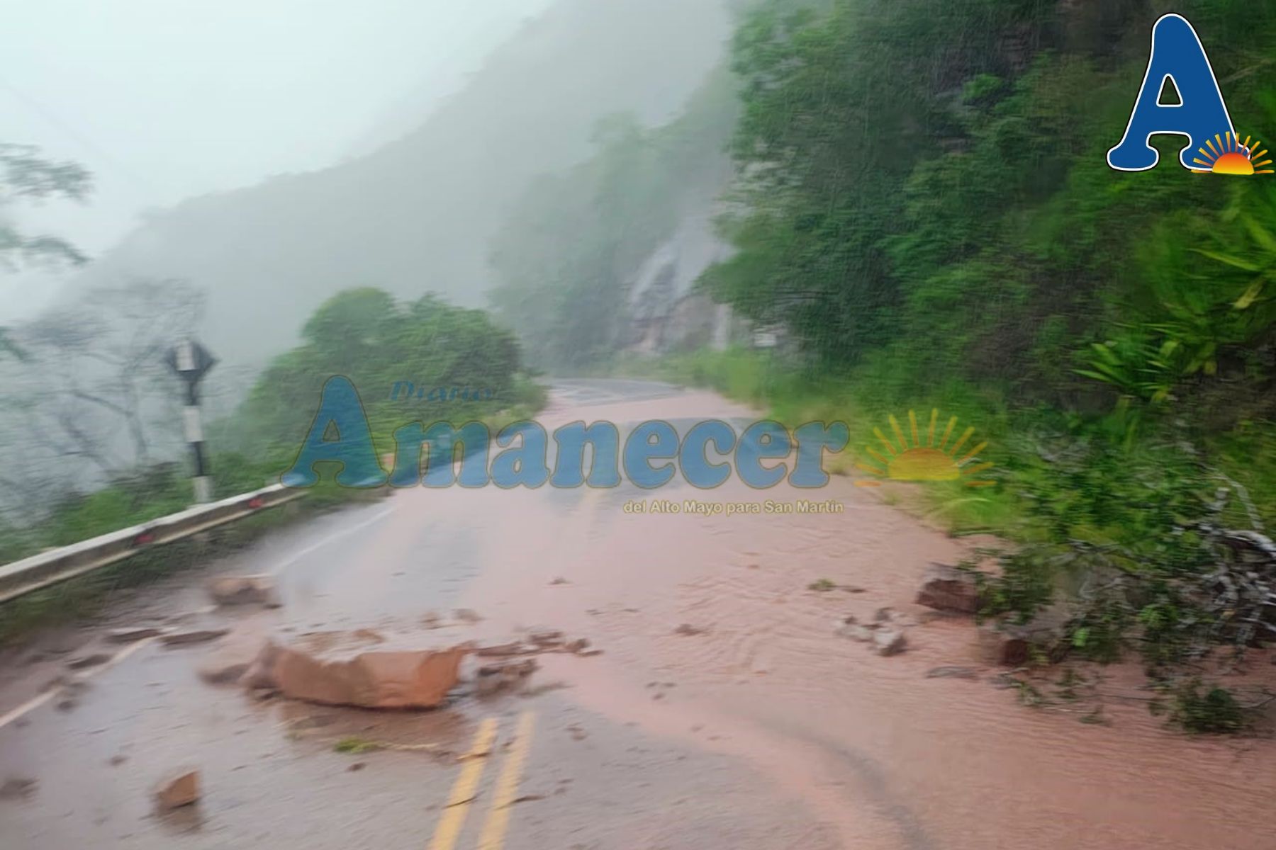 VÍAS SE VIERON INTERRUMPIDAS POR DESLIZAMIENTOS DE ROCAS